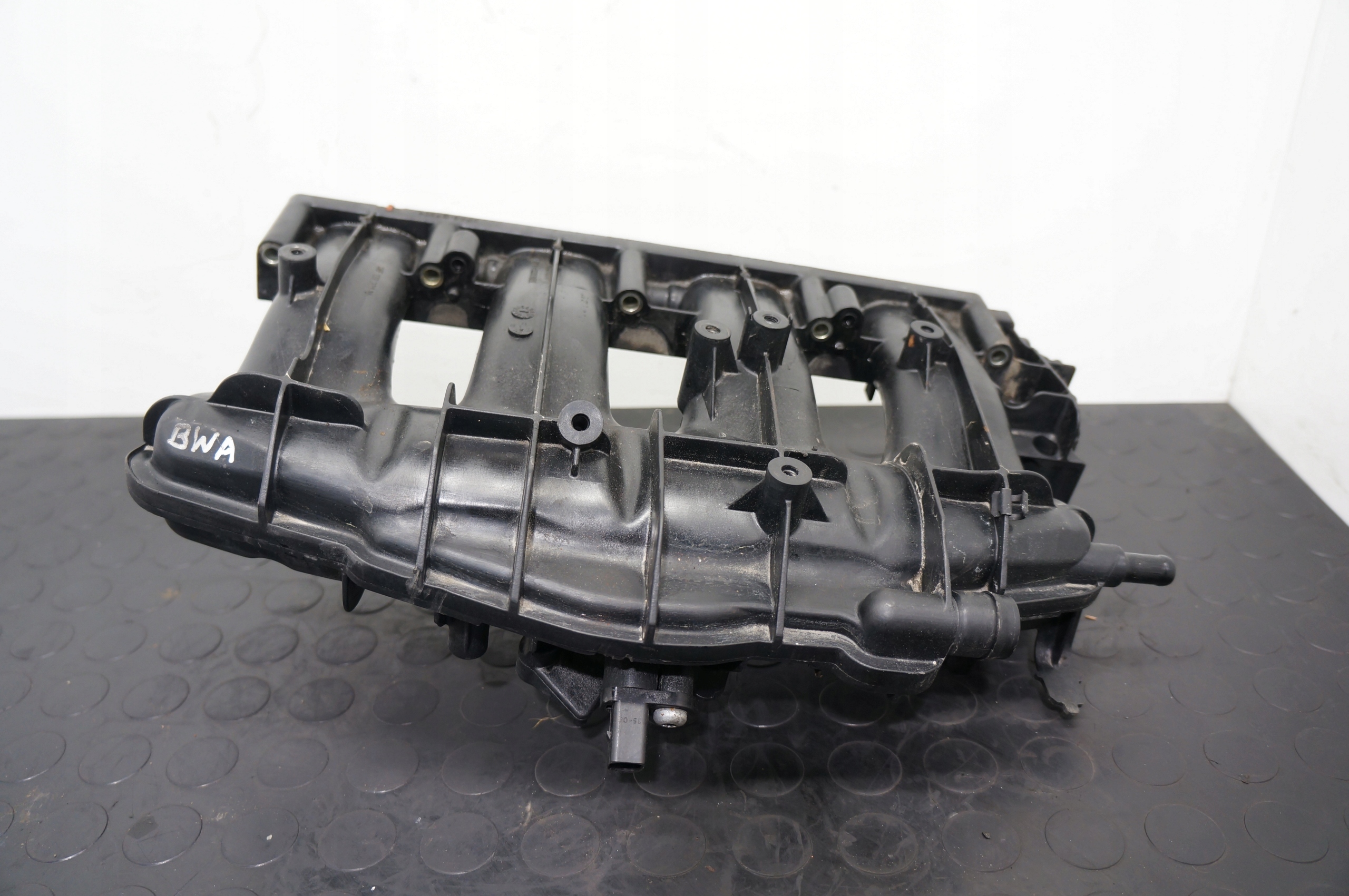 KOLEKTOR SSĄCY AUDI A4 B7 A6 C6 2,0TFSI 06F133185AQ