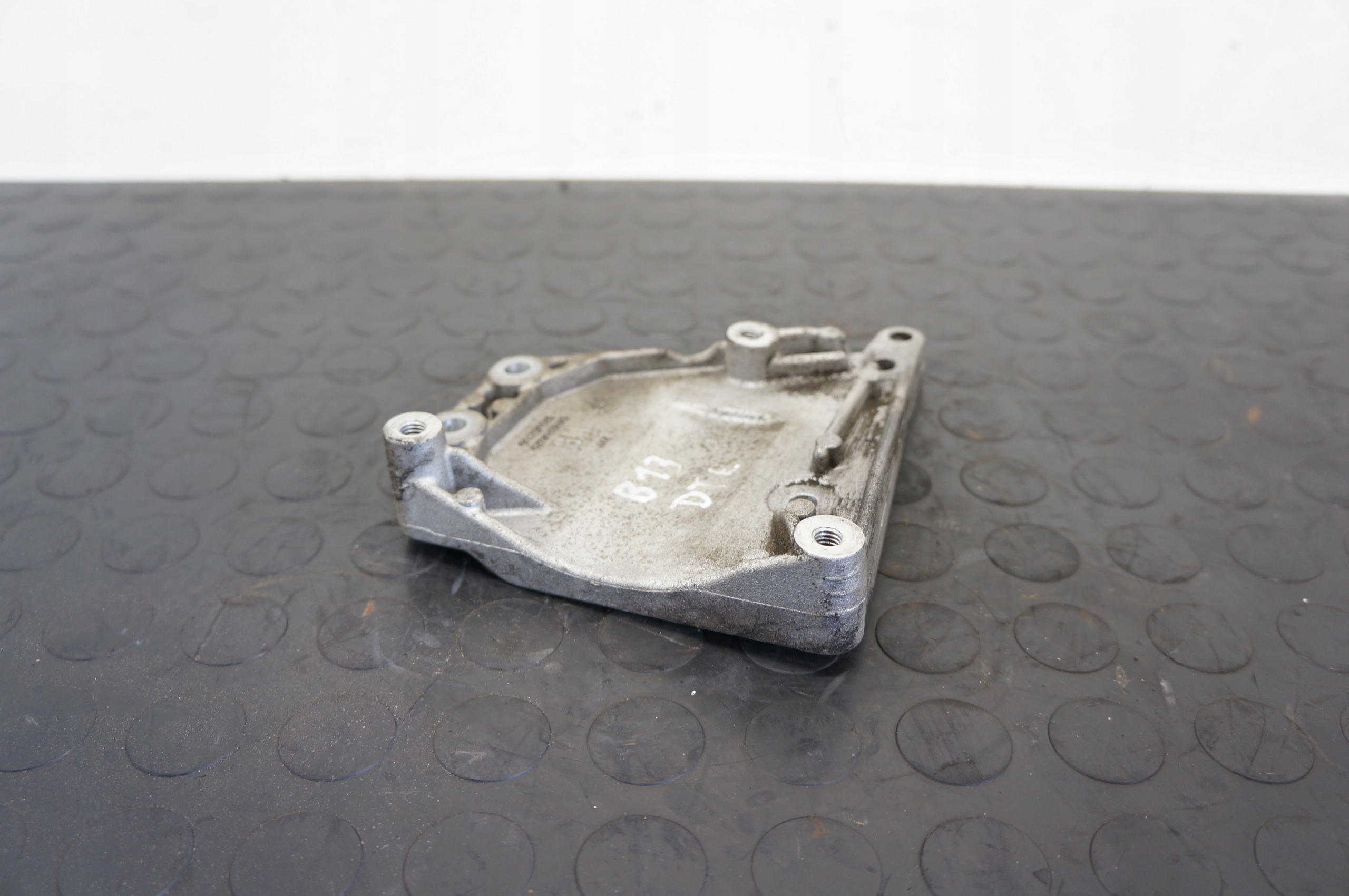 ŁAPA WSPORNIK KLIMATYZACJI CORSA E 1.3 CDTI 55567925