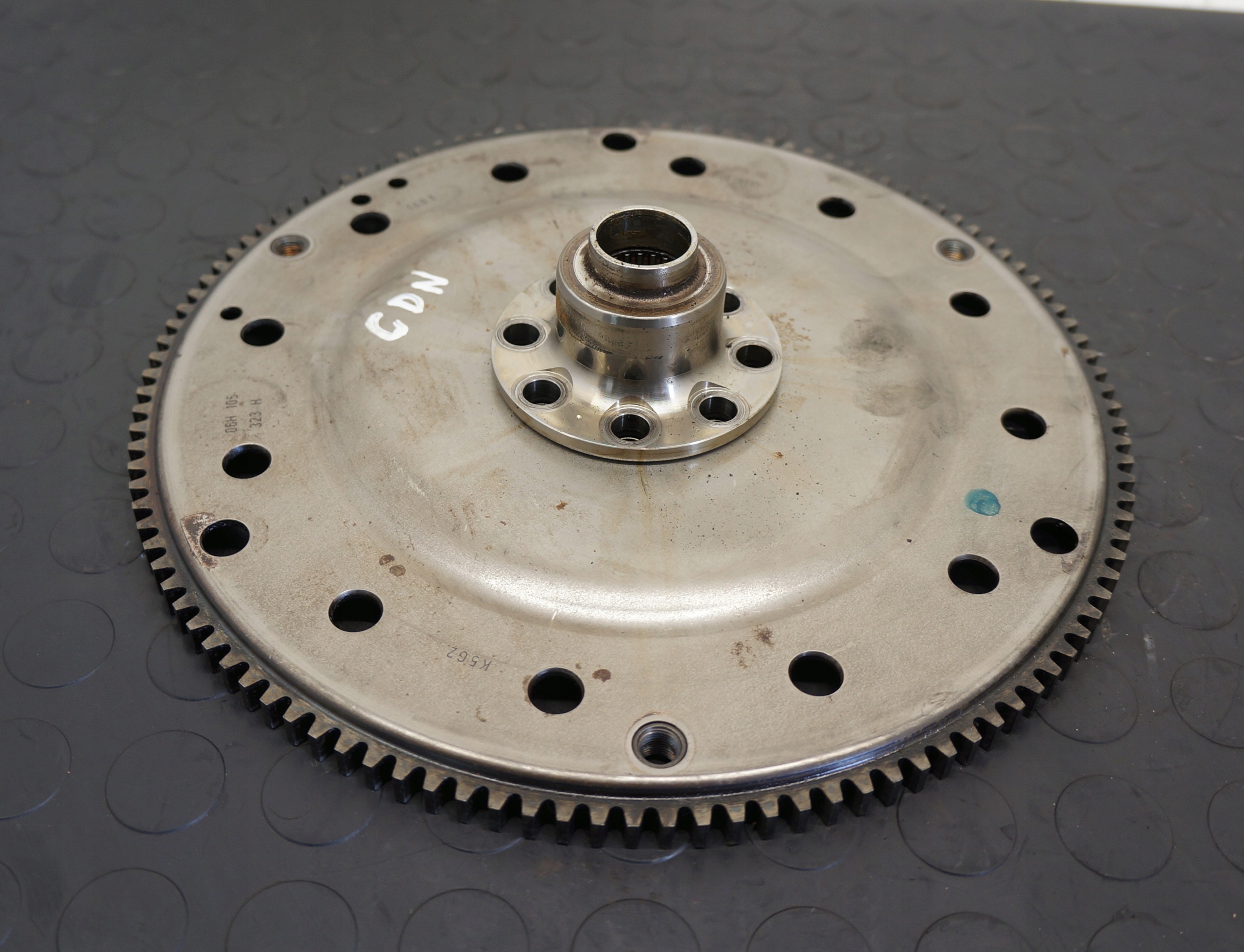 KOŁO ZAMACHOWE AUDI A4 A5 Q5 2,0TFSI 06H105323H