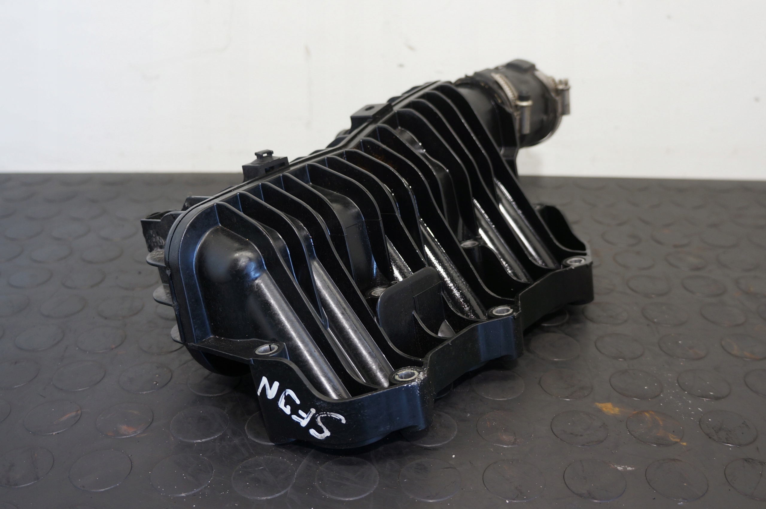 KOLEKTOR SSĄCY FORD FIESTA B-MAX 1.0 1047092S01