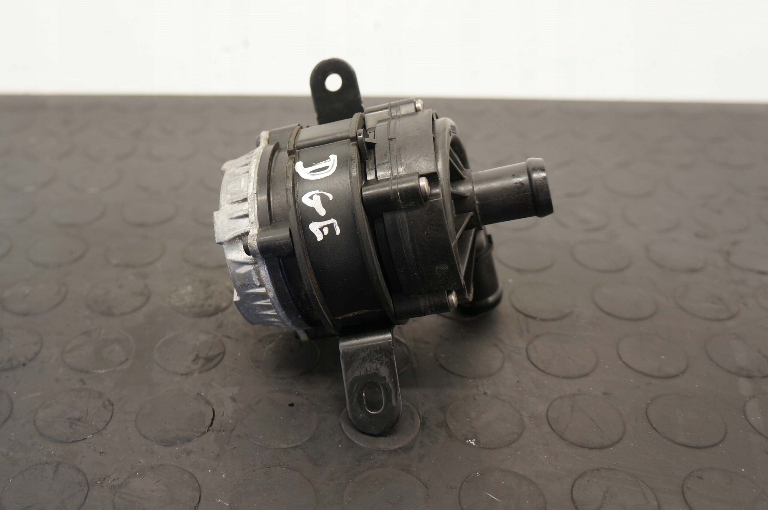 DODATKOWA POMPKA WODY VW GOLF VIII LEON A3 OCTAVIA 1.4 E-TRON 04L965567