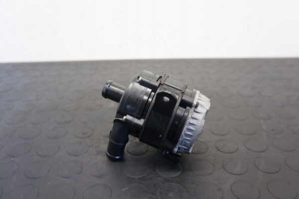 DODATKOWA POMPKA WODY VW GOLF VIII LEON A3 OCTAVIA 1.4 E-TRON 04L965567