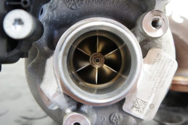 TUROSPRĘZARKA TURBO VW GOLF VIII LEON A3 OCTAVIA 1.4 E-TRON 04E145715M