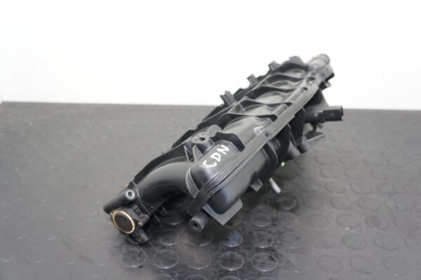 KOLEKTOR SSĄCY AUDI A4 A5 Q5 2,0TFSI 06H133185AE
