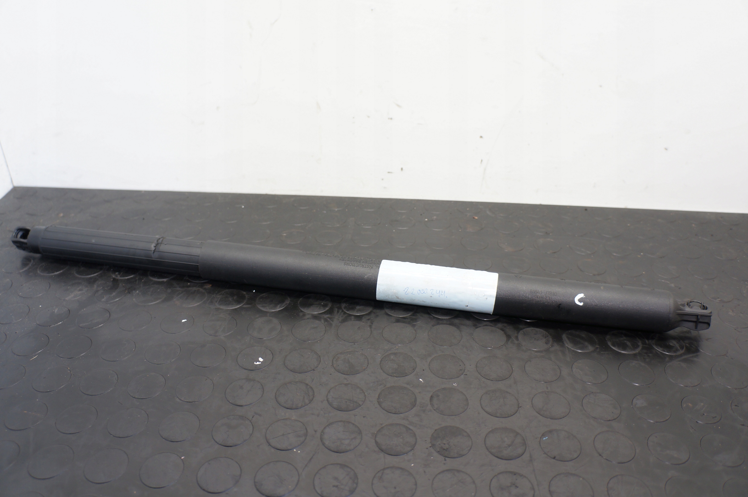 SIŁOWNIK KLAPY KIA CEED III 81841-J7810