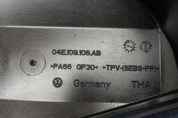 17599640671-696940e940904 OBUDOWA ROZRZĄDU VW GOLF ARONA A3 1,5 TSI 04E109108AB