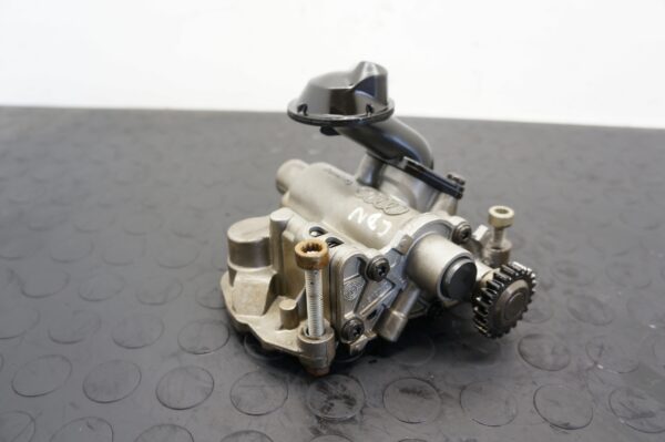 POMPA OLEJU AUDI A4 A5 Q5 GOLF PASSAT 2,0TFSI 06H115105