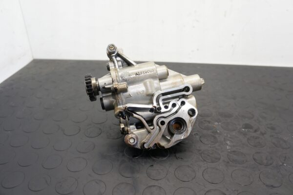 POMPA OLEJU AUDI A4 A5 Q5 GOLF PASSAT 2,0TFSI 06H115105