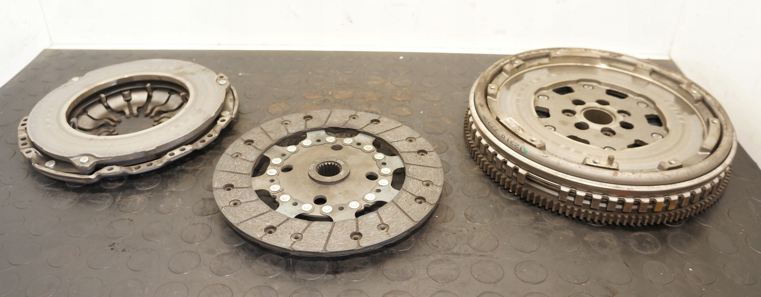 SPRZĘGŁO KOŁO DWUMASOWE RENAULT MEGANE IV TALISMAN CLIO 1,5 DCI 302054477R