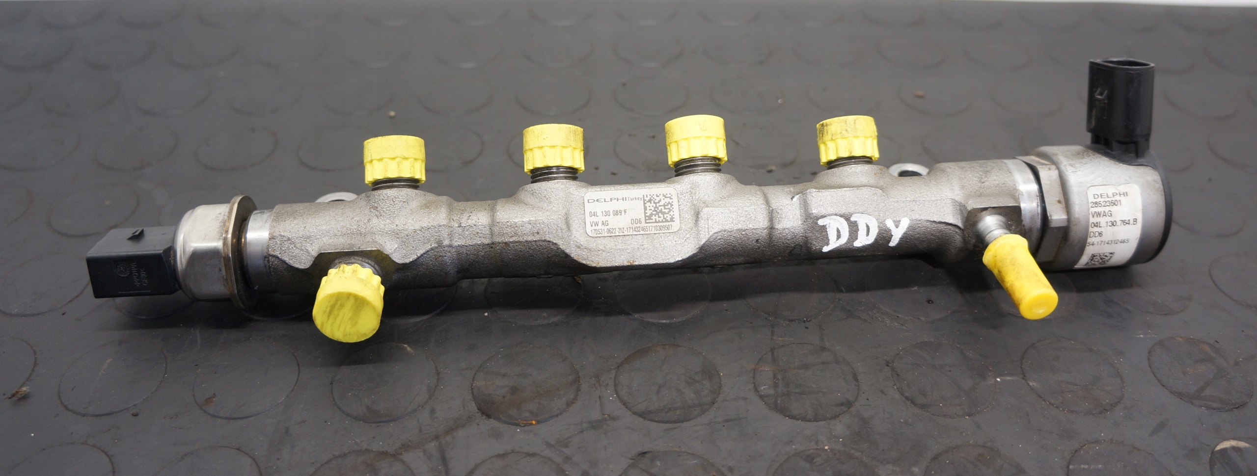 LISTWA WTRYSKOWA VW GOLF SEAT LEON AUDI A3 1,6 TDI 04L130089F 04L906054