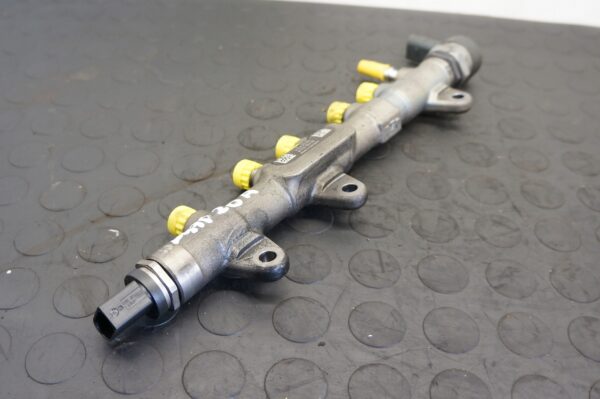 LISTWA WTRYSKOWA BMW 1 2 3 4 5 X3 X4 2.0D 0445214315 8514154