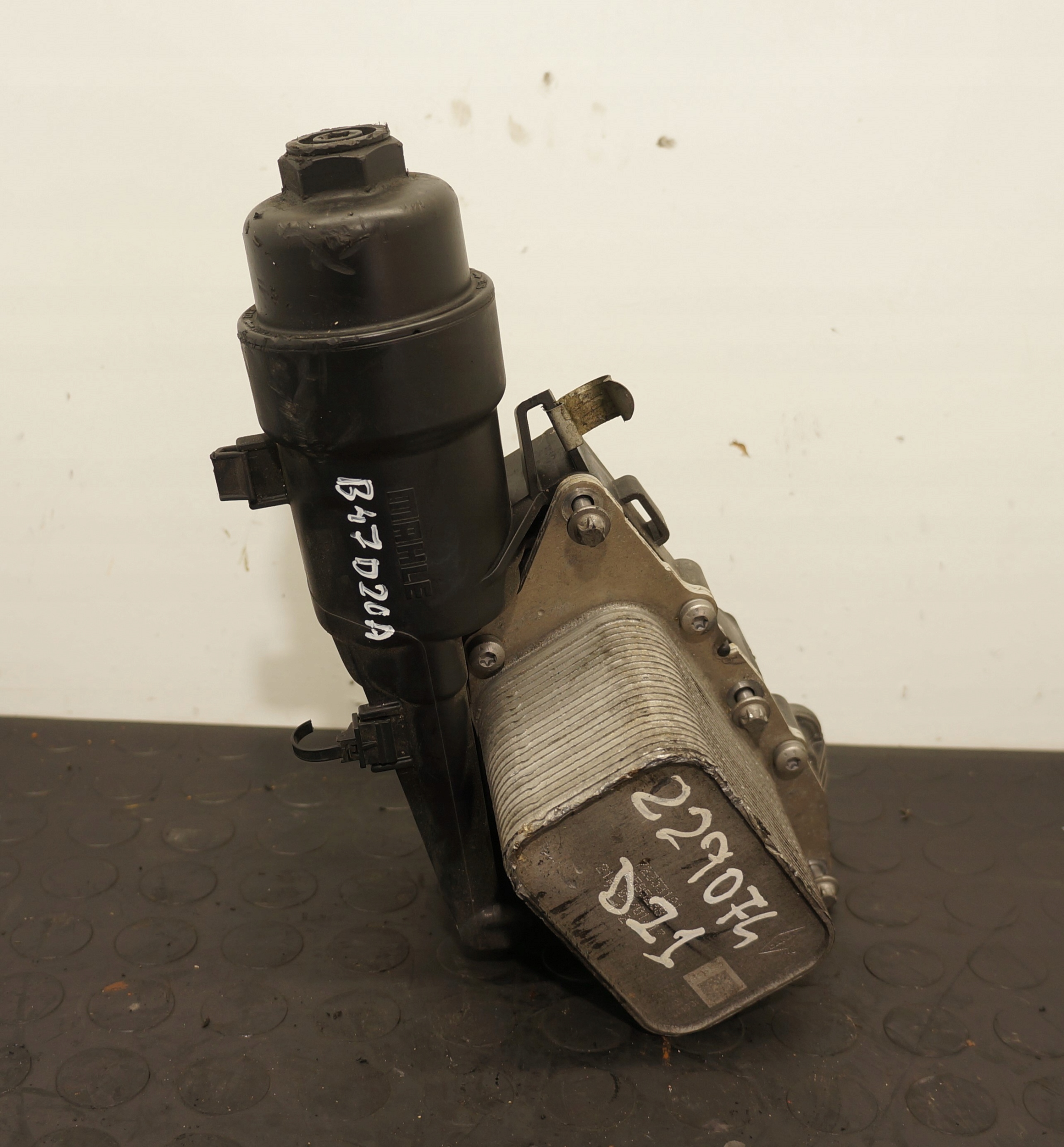 PODSTAWA FILTRA OLEJU BMW 1 2 3 4 5 X3 X4 2.0D 70563887 8585238