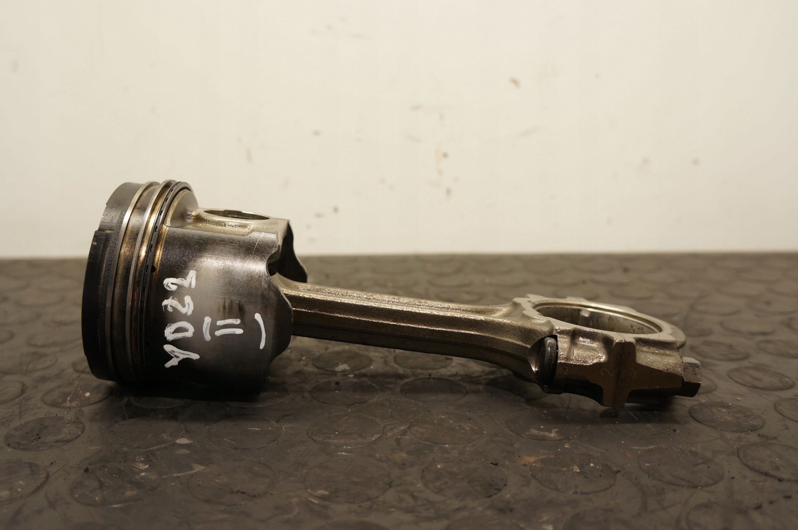 TŁOK Z KORBOWODEM NISSAN PRIMERA ALMERA X-TRAIL 2.2 DI YD22