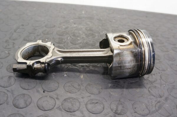 TŁOK Z KORBOWODEM NISSAN PRIMERA ALMERA X-TRAIL 2.2 DI YD22