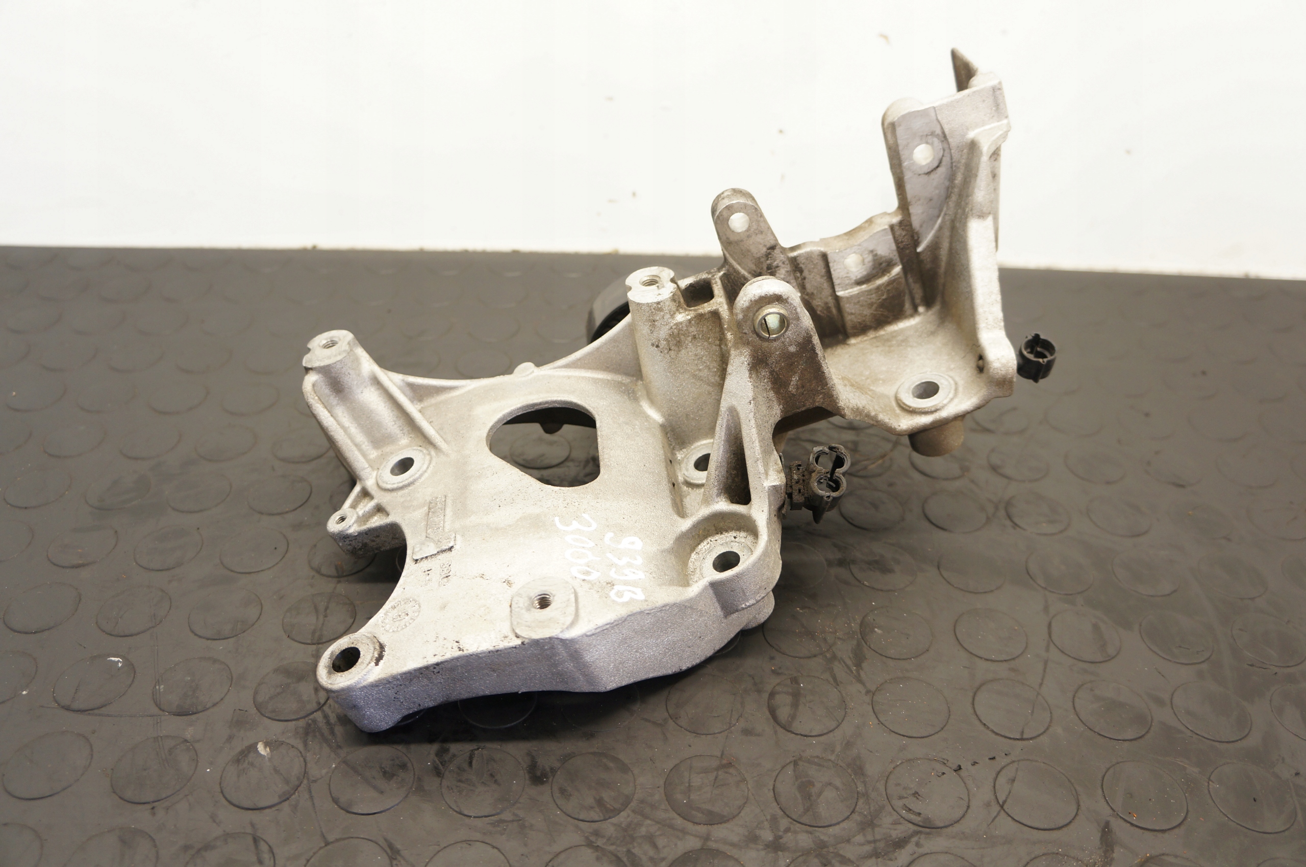 ŁAPA WSPORNIK KLIMATYZACJI ALFA GIULIETTA FREEMONT 2,0 JTDM 55217833