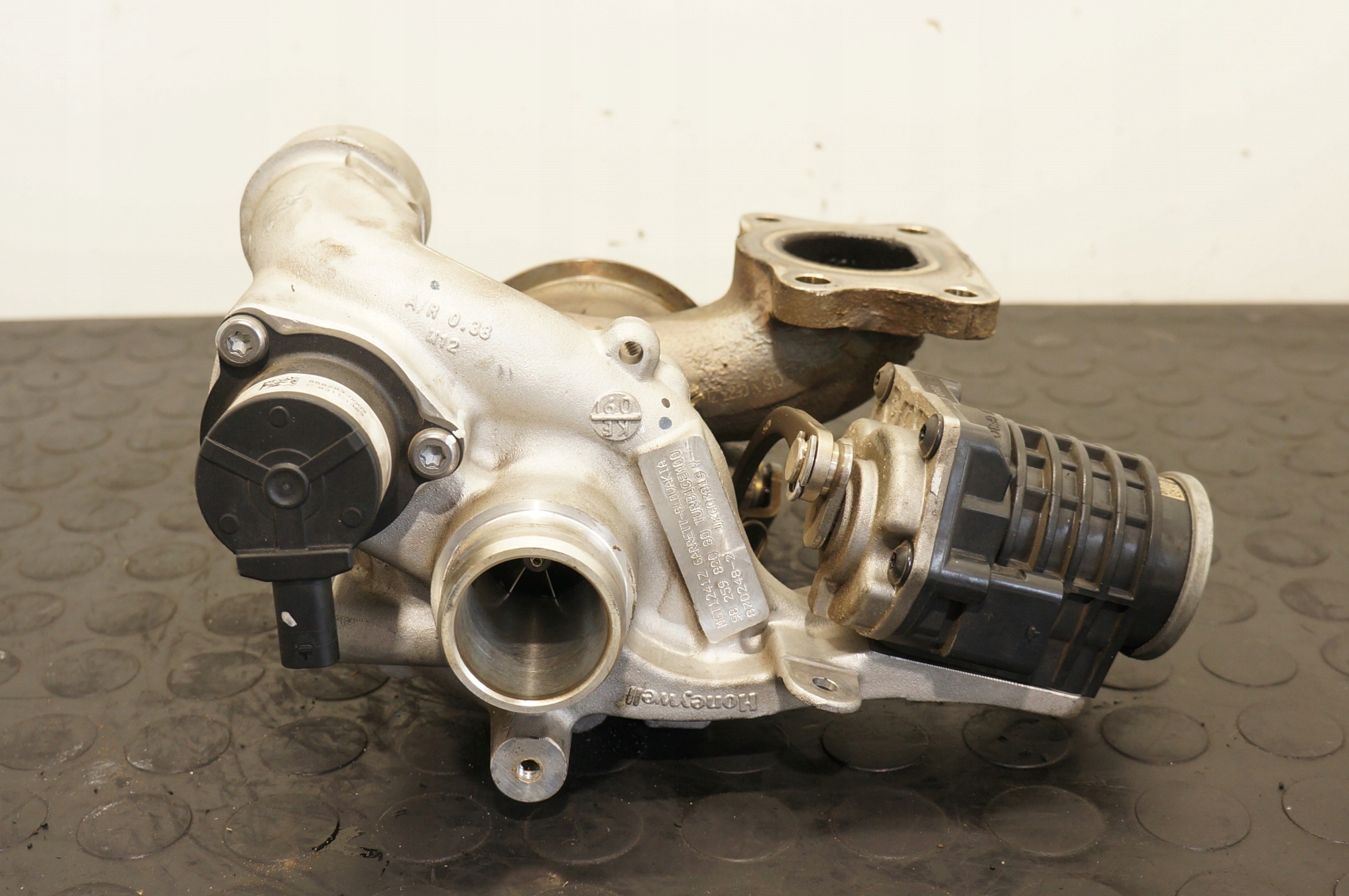 TURBOSPRĘŻARKA TURBO OPEL CORSA PEUGEOT 308 CITROEN C3 1,2THP 9825982080