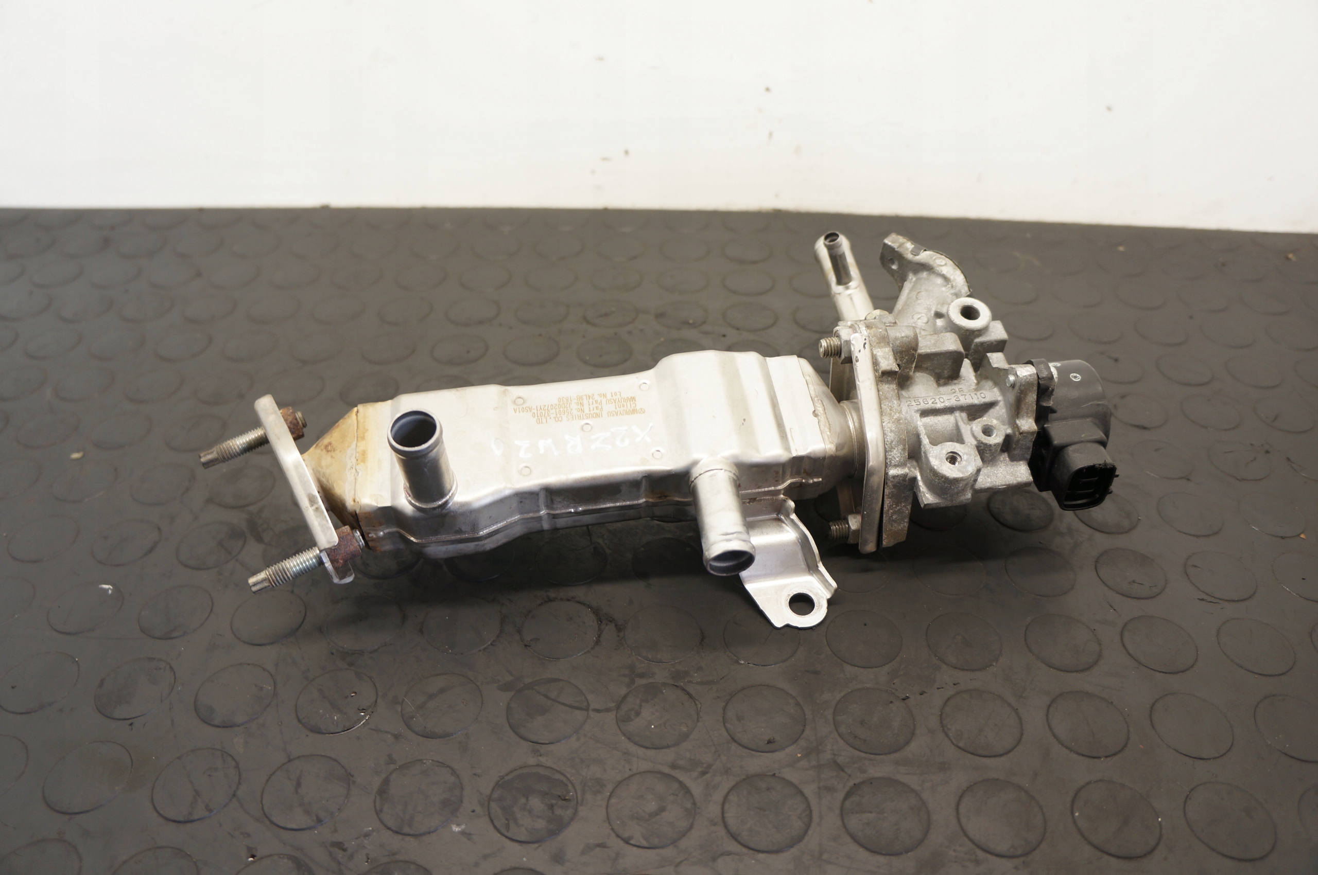 CHŁODNICA SPALIN EGR TOYOTA PRIUS AURIS 1.8 HYBRYDA 25601-37010 25620-37110