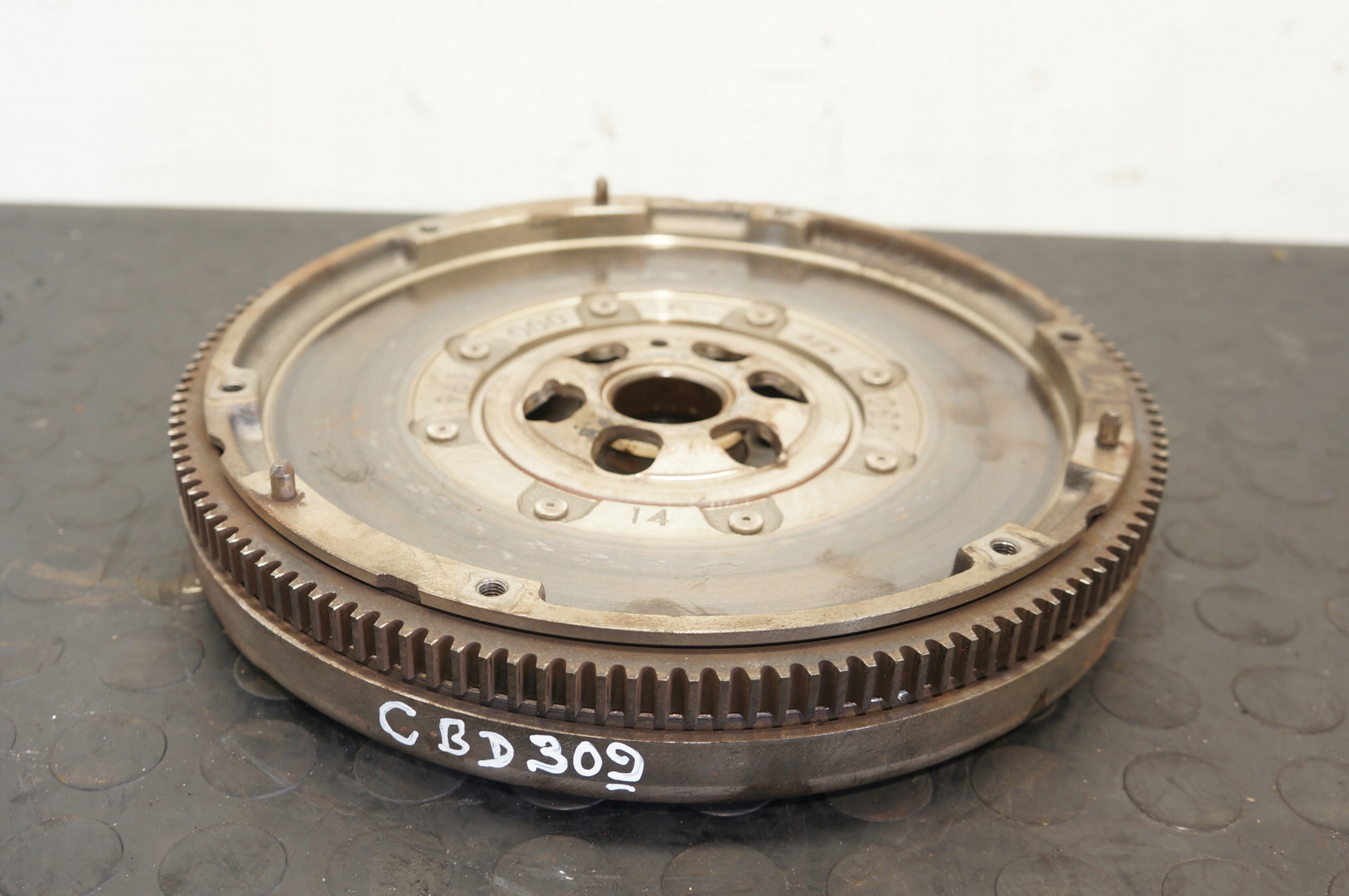 KOŁO DWUMASOWE VW GOLF VI A4 B8 PASSAT B7 2,0 TDI 228900280