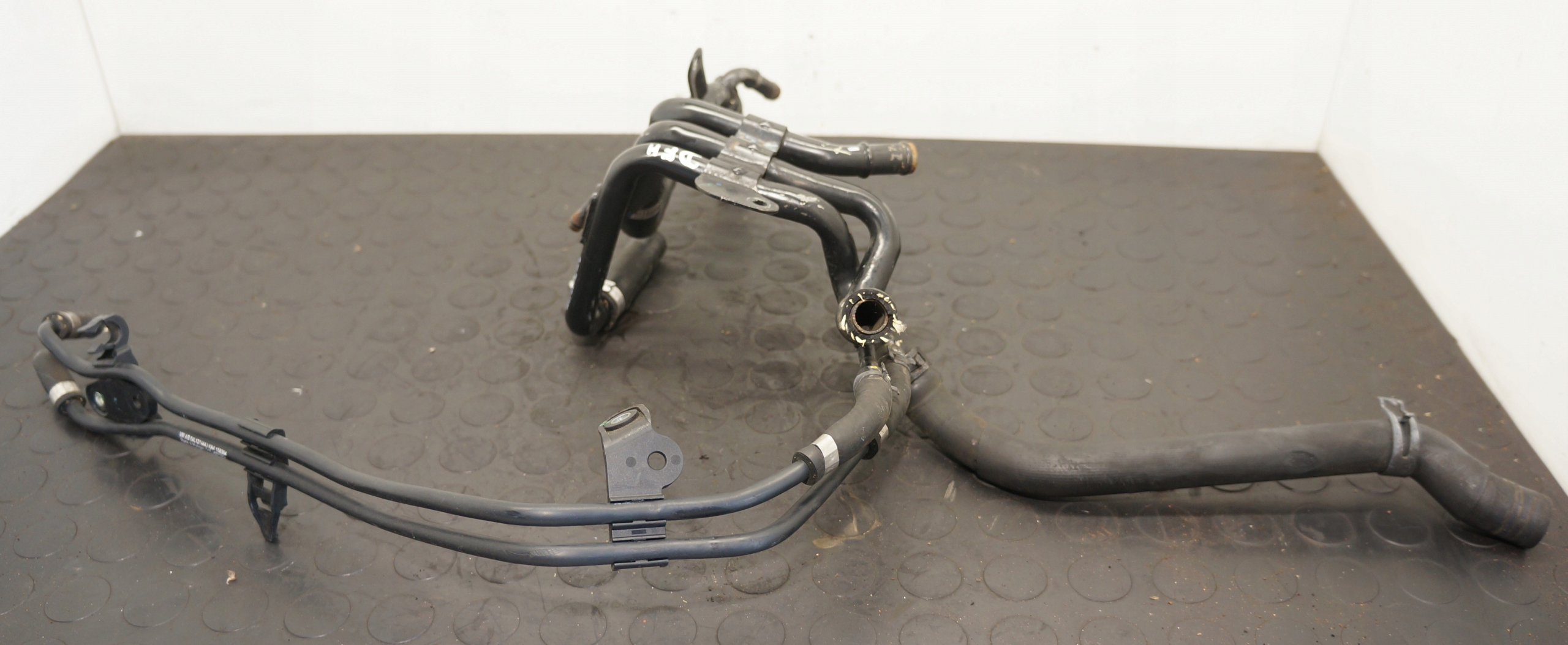 MAGISTRALA WODY RURKI VW GOLF T-ROC SEAT LEON AUDI A3 1,6TDI 04L121064AR