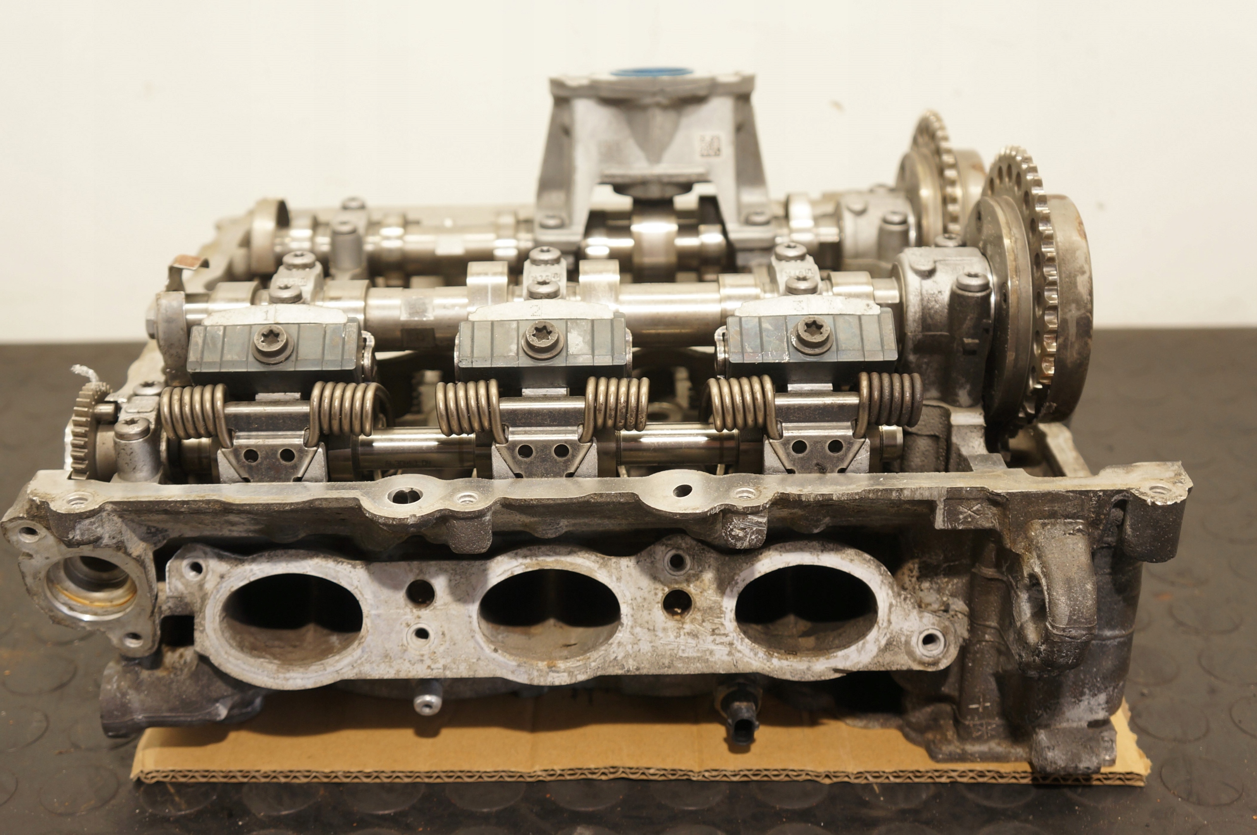 GŁOWICA BMW 1 2 X1 F48 MINI 1.5T 8638087