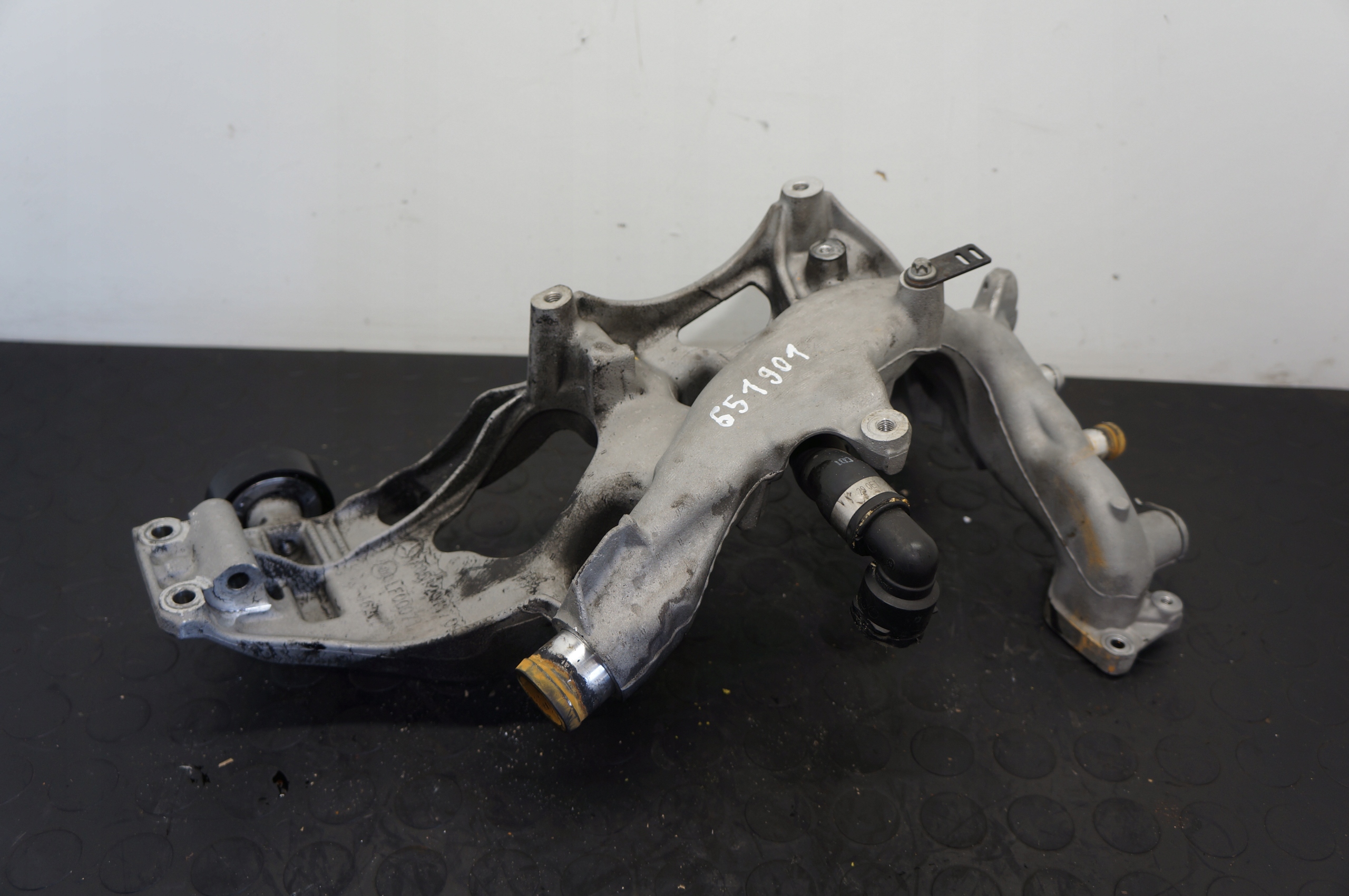 ŁAPA WSPORNIK ALTERNATORA MERCEDES CLA C117 A W176 W246 1.8 CDI A6512011709