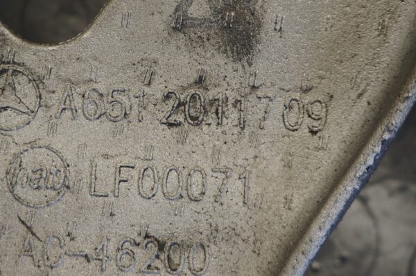 17834870380-696936c8ac3bb ŁAPA WSPORNIK ALTERNATORA MERCEDES CLA C117 A W176 W246 1.8 CDI A6512011709