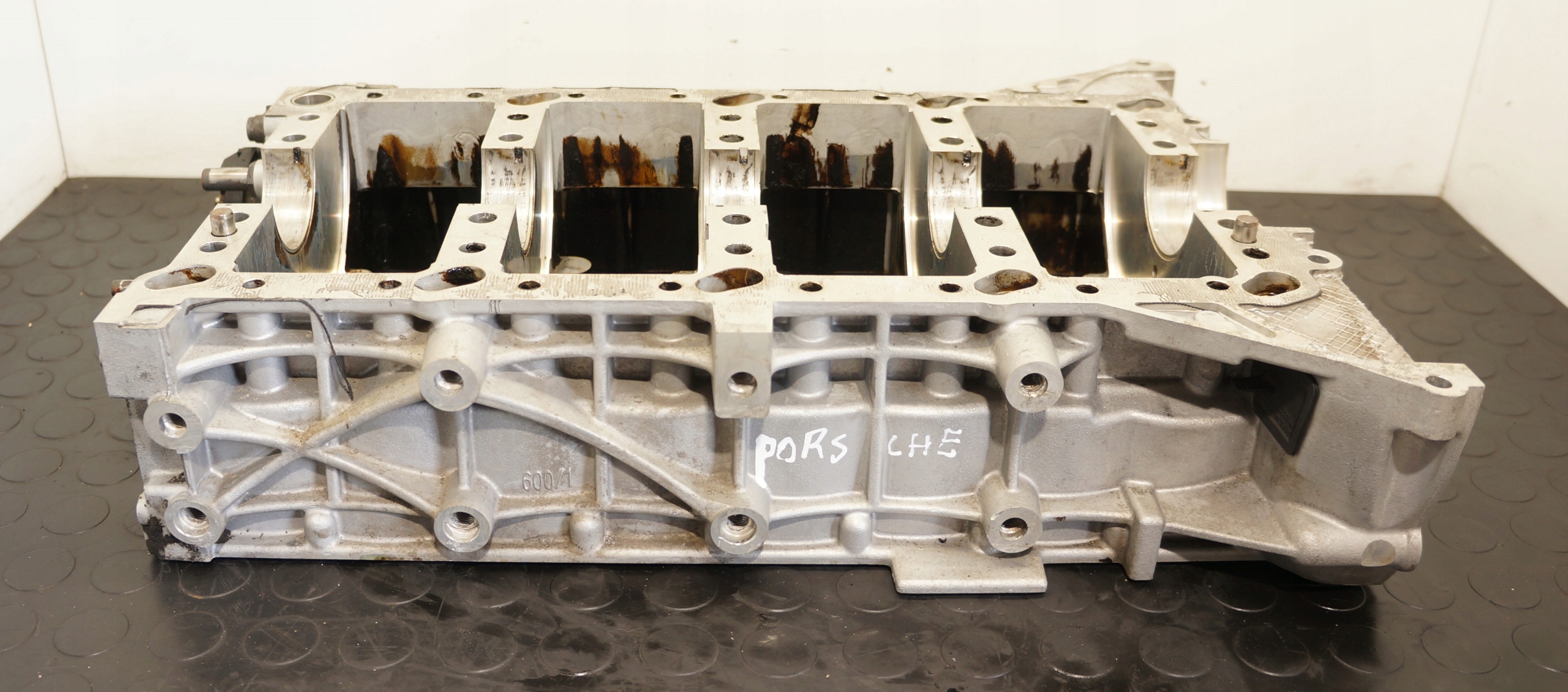 PODPORA WAŁU BLOK PORSCHE CAYENNE 4.8 V8 948101113CR