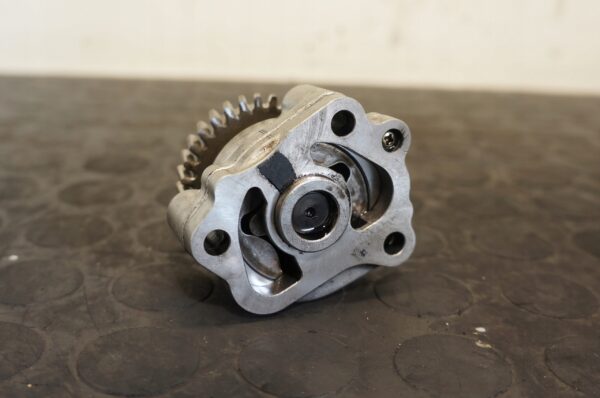 POMPA OLEJU AIXAM MICROCAR KUBOTA 0.4D Z402