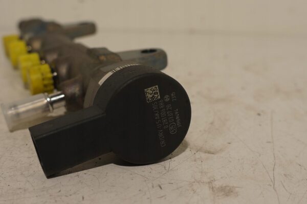 17901265808-696919cae9860 LISTWA WTRYSKOWA BMW F20 F48 X1 X2 1,5 D B37 0445213031 8579238