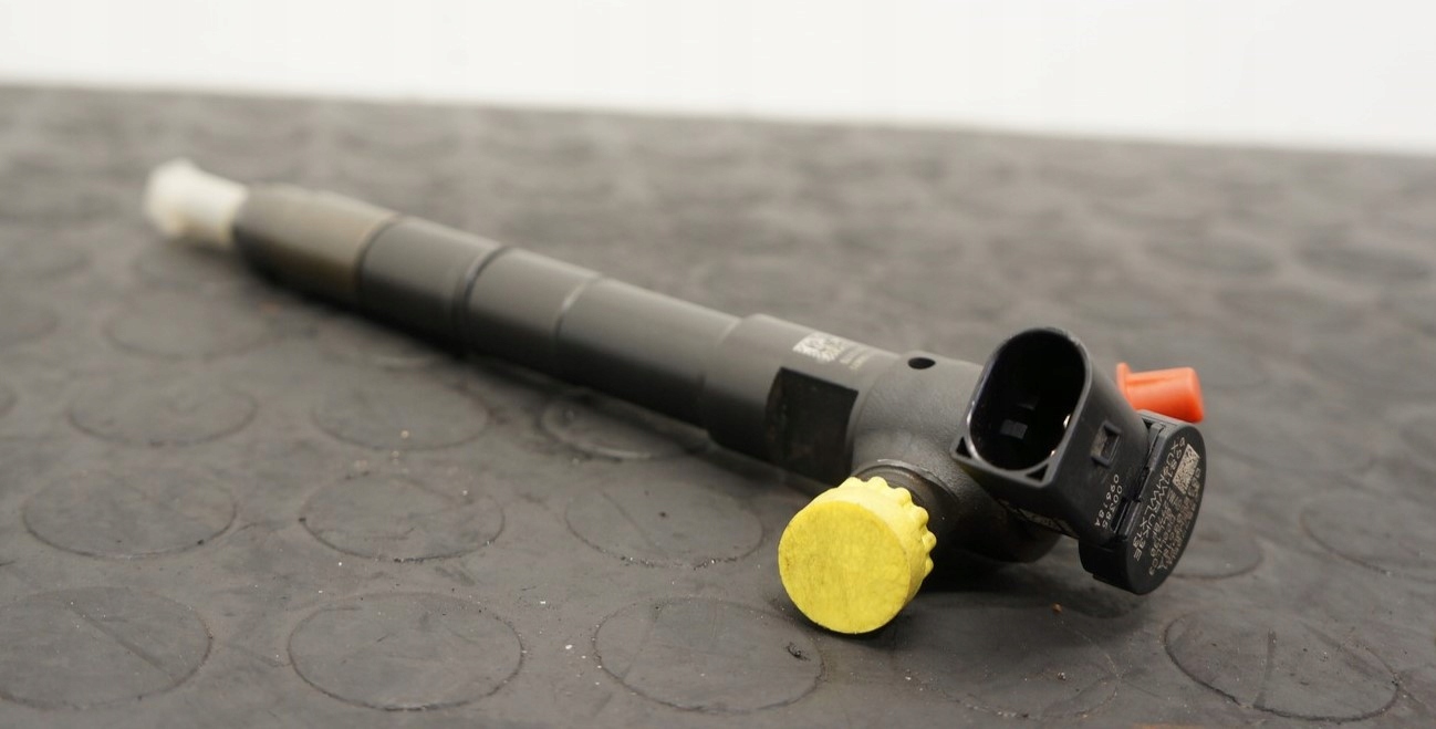 WTRYSKIWACZ WTRYSK SKODA OCTAVIA VW GOLF VII T-ROC 1,6TDI 04L130277BF