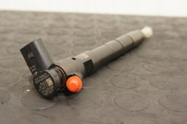 WTRYSKIWACZ WTRYSK SKODA OCTAVIA VW GOLF VII T-ROC 1,6TDI 04L130277BF