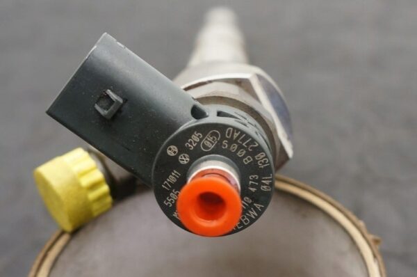 17945431884-69691898cb051 WTRYSKIWACZ WTRYSK VW GOLF A3 PASSAT 1,6TDI 0445110473 04L130277AD