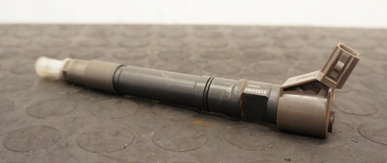 WTRYSKIWACZ WTRYSK TOYOTA LAND CRUISER HILUX 2.8 D4D 23670-11010