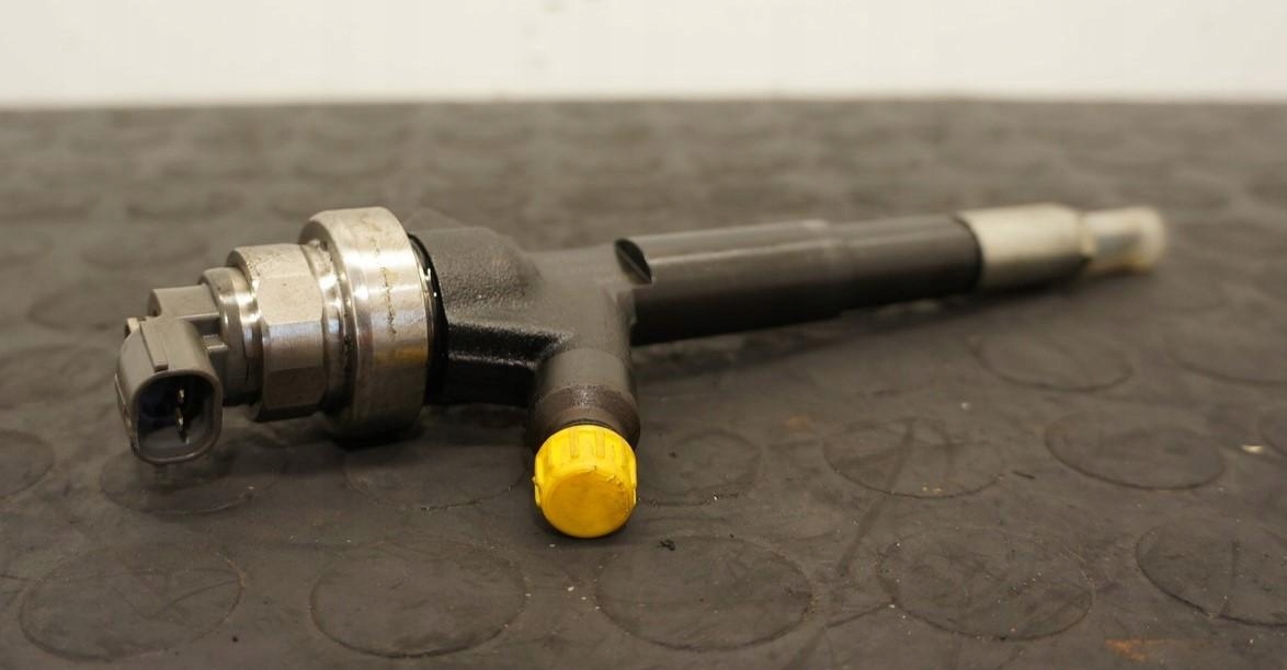 17947580210-69691868f3917 WTRYSKIWACZ OPEL ZAFIRA B 8973762701