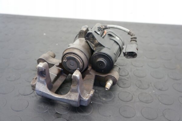 ZACISK HAMULCOWY PT SILNICZEK VW GOLF VIII LEON A3 OCTAVIA 5R3615406A
