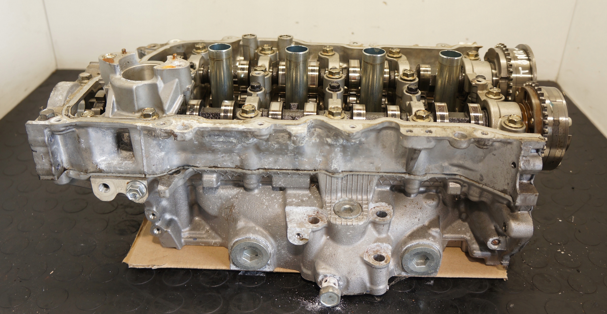 GŁOWICA TOYOTA AURIS C-HR COROLLA 1.2 VTI 8NR