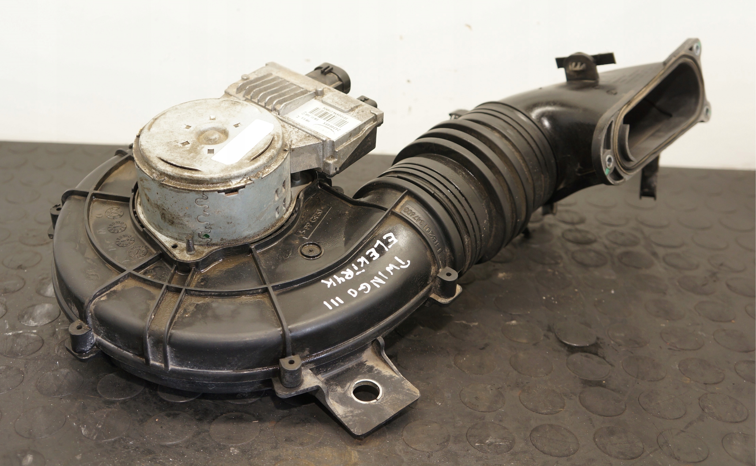 WENTYLATOR BATERII TWINGO III SMART 453 EQ A4535000600 290924880R