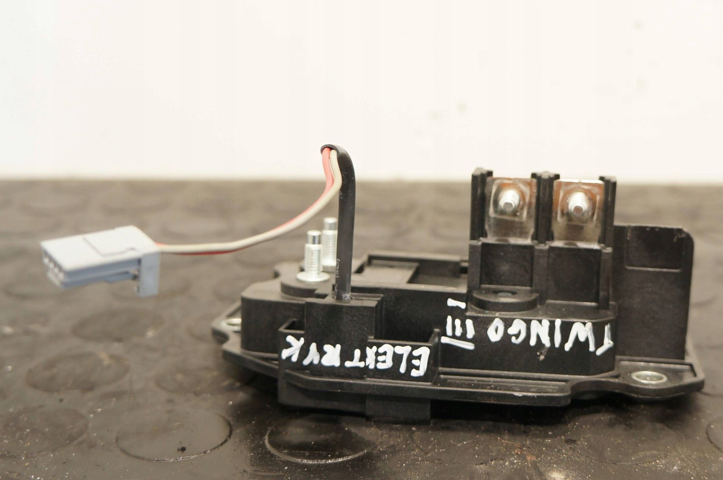 Renault Twingo III 2021 SKRZYNKA BEZPIECZNIKÓW