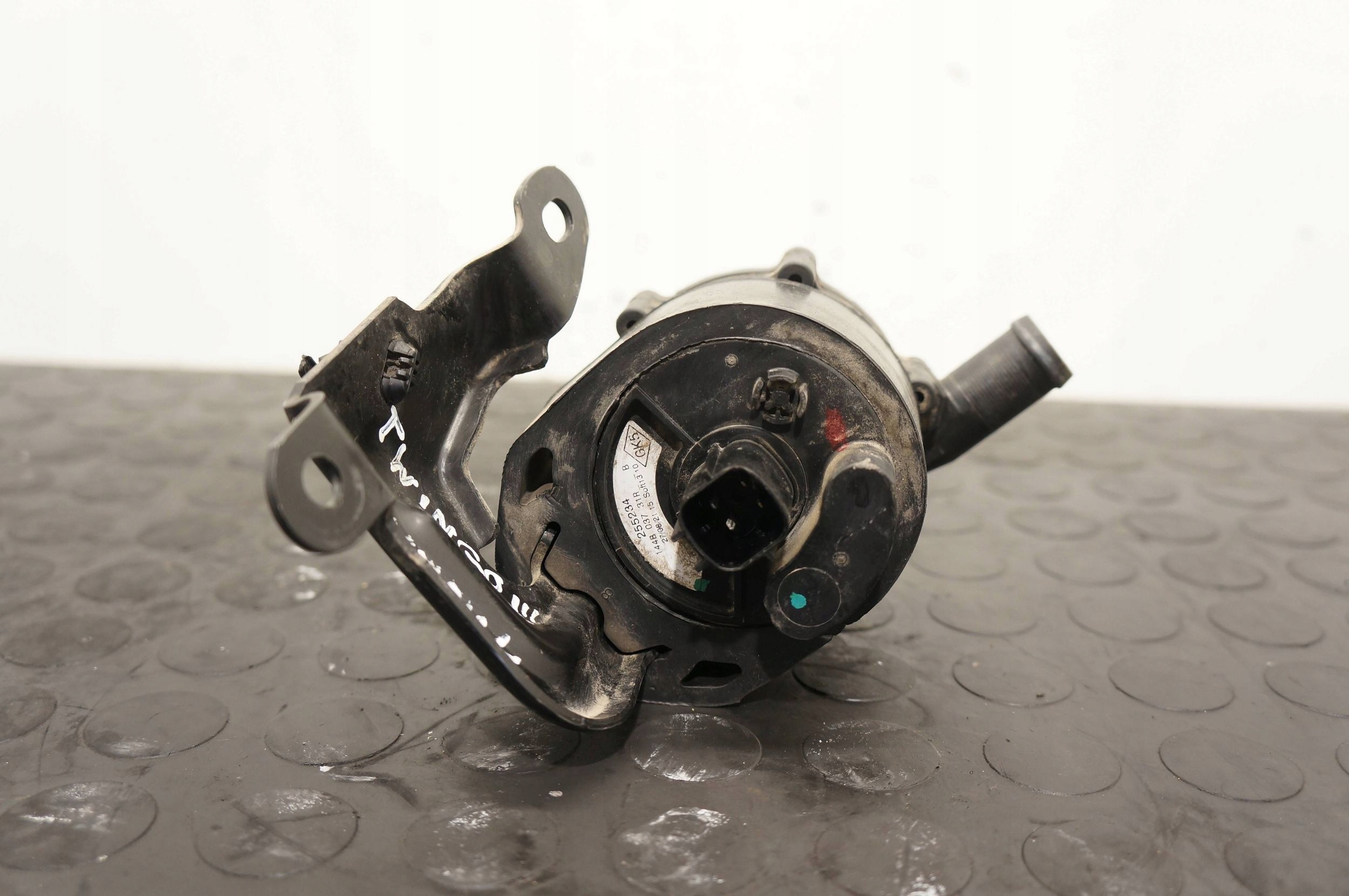 17982468823-6968fa729aba6 POMKA WODY Renault Twingo III SMART 453 144B03731R