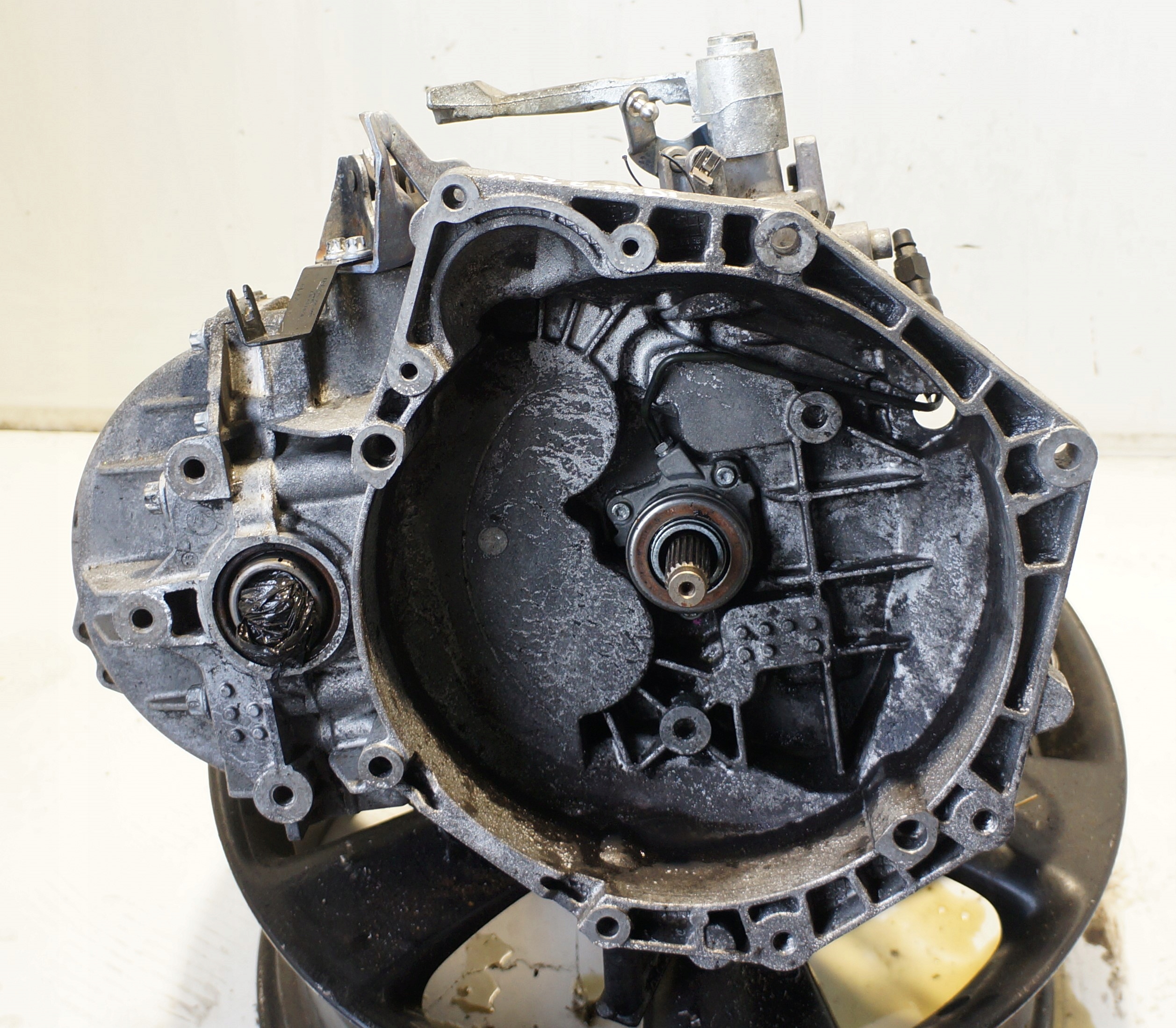 SKRZYNIA BIEGÓW ASTRA H ZAFIRA B 1.9 CDTI M32019D1