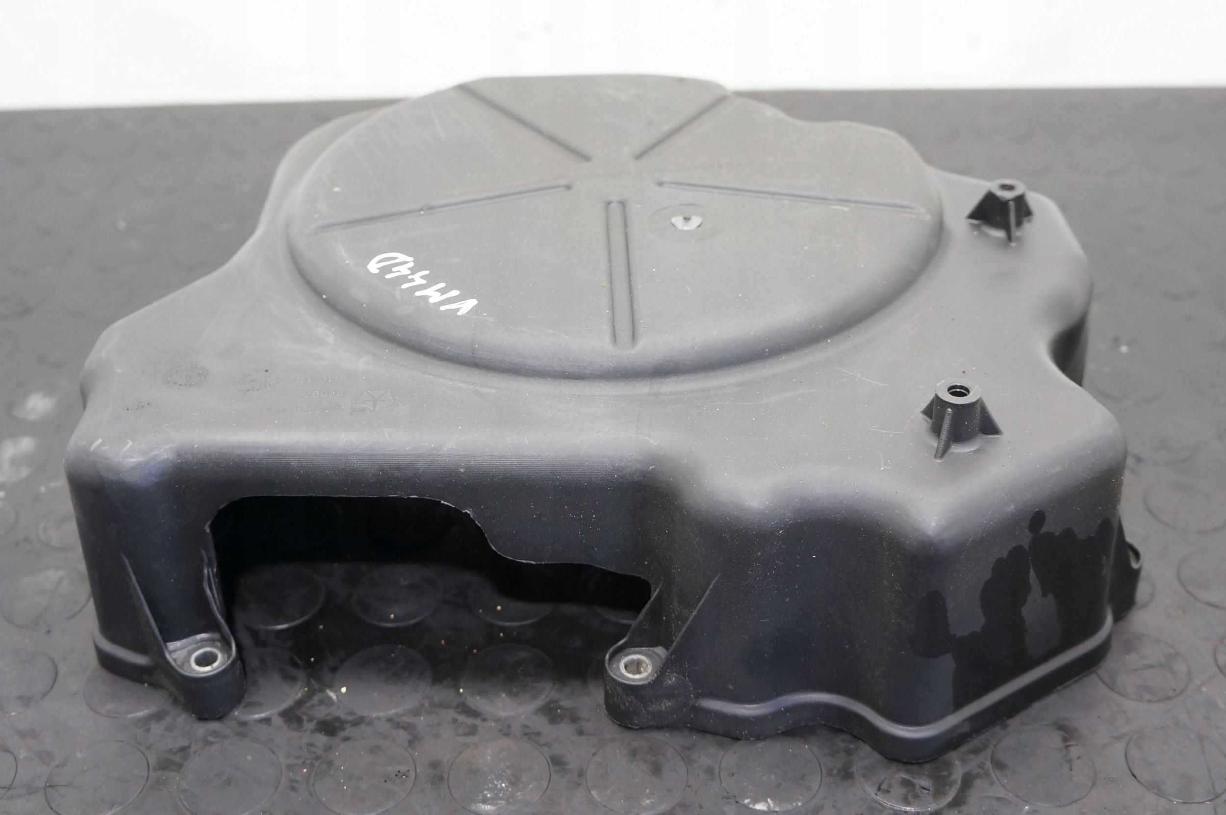 17993549754-6968f8e0c7b0b OSŁONA KOŁA PASOWEGO Jeep Grand Cherokee 3.0 CRD 04627470AA