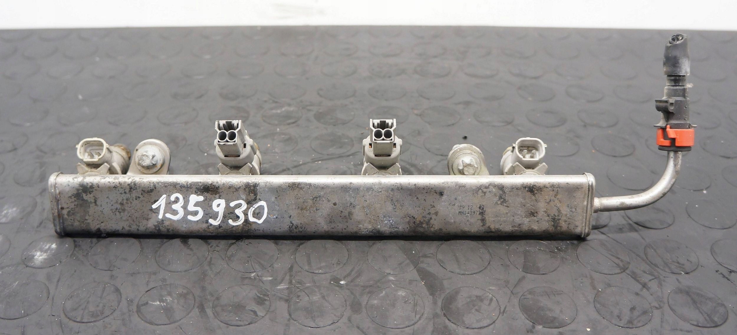 LISTWA WTRYSKOWA MITSUBISHI COLT 1.3 MR988977