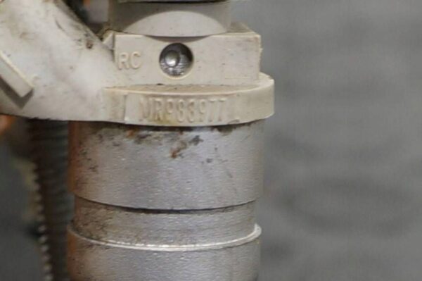 LISTWA WTRYSKOWA MITSUBISHI COLT 1.3 MR988977