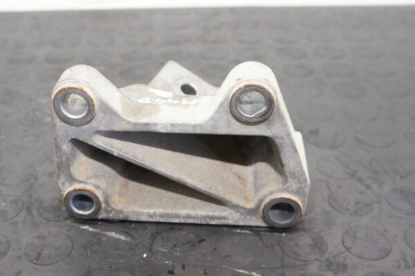 ŁAPA SILNIKA JEEP GRAND CHEROKEE WK2 3.0 CRD 68275988AA