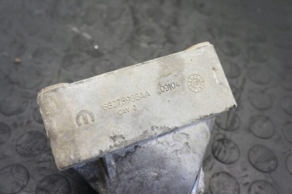 ŁAPA SILNIKA JEEP GRAND CHEROKEE WK2 3.0 CRD 68275988AA