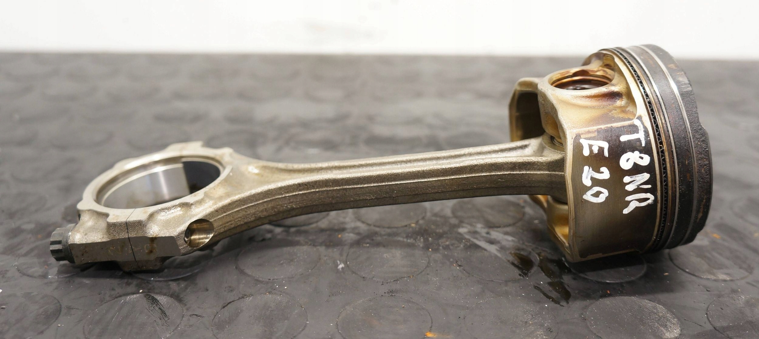 TŁOK Z KORBOWODEM TOYOTA C-HR AURIS COROLLA BENZYNA 1.2 8NR