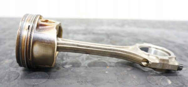 TŁOK Z KORBOWODEM TOYOTA C-HR AURIS COROLLA BENZYNA 1.2 8NR