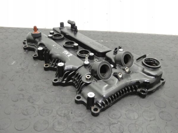 18034584376-6968f41036766 POKRYWA ZAWORÓW TOYOTA AURIS COROLLA IQ YARIS 1,3 1NR 11201-47070