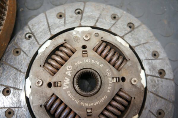 SPRZĘGŁO SZTYWNE VW GOLF TIGUAN A3 1,6 TDI 03L141032A