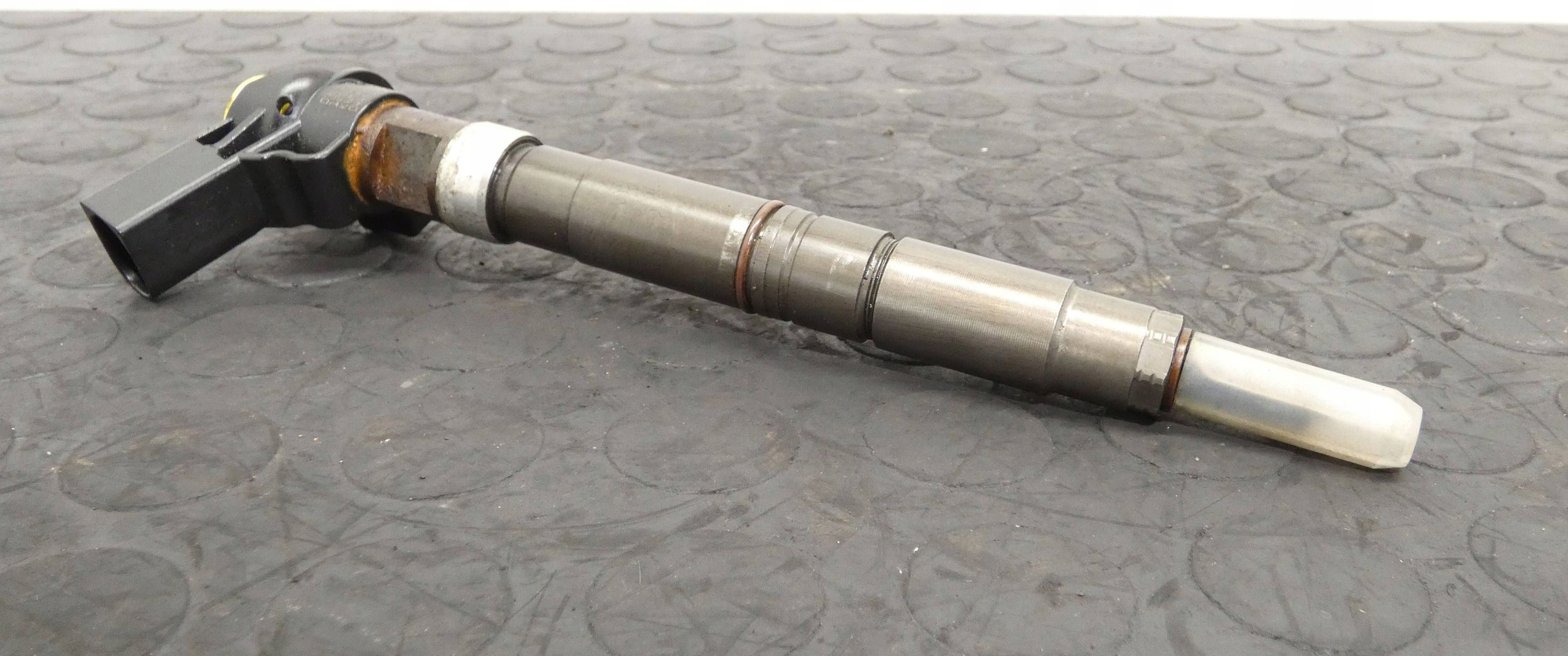 Wtryskiwacz WTRYSK Volkswagen Transporter Caravelle T5 03L130277C